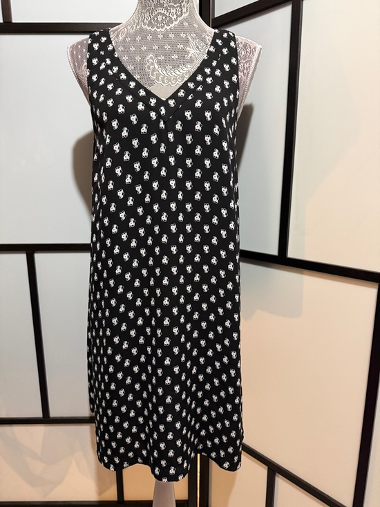 LOFT Dresses & Skirts - LOFT Black. White and Blue V-Neck Patterned Midi Dress
